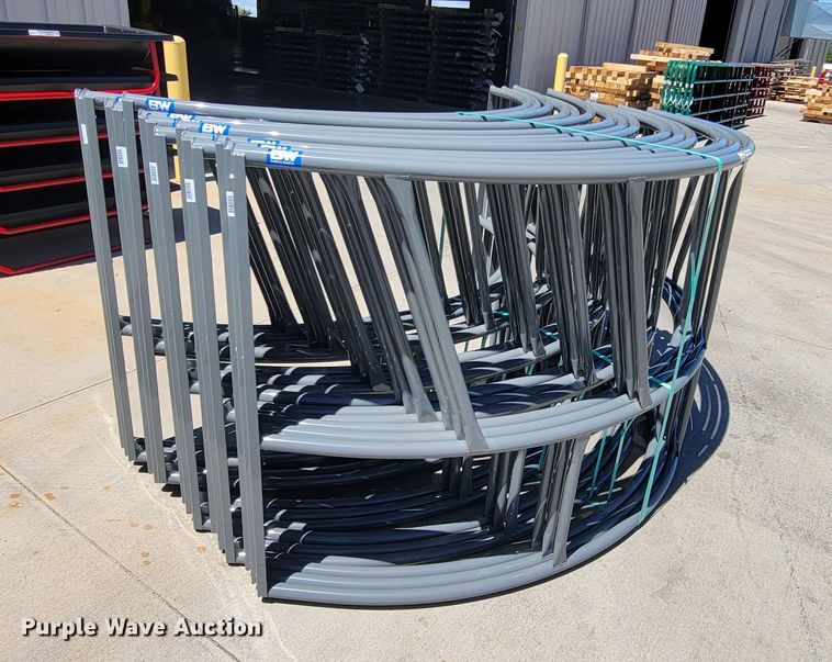 image for item HY9099 (5) B&W PT17019 hay bale feeders