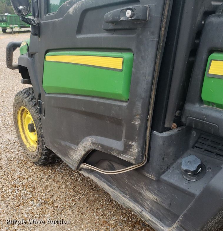 image for item IP9383 John Deere 835M  utility vehicle