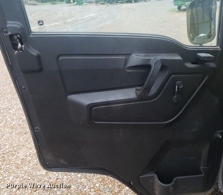 image for item IP9383 John Deere 835M  utility vehicle