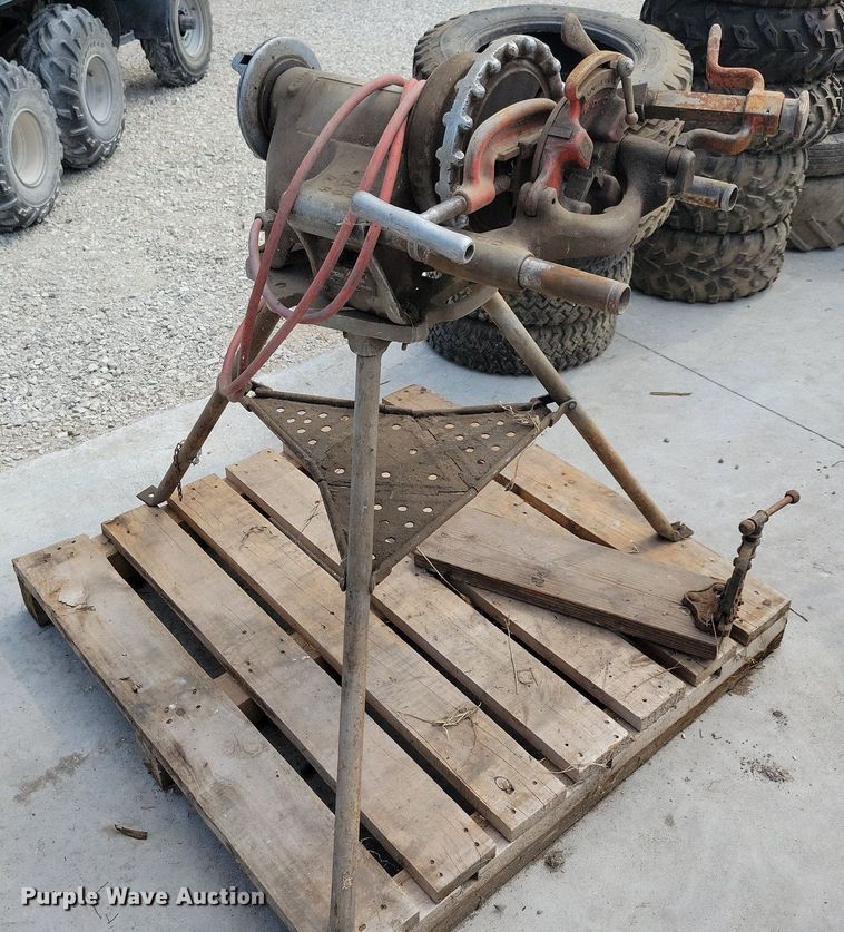 image for item IQ9888 Rigid 300  pipe threading machine