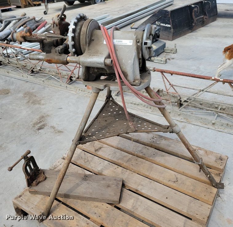 image for item IQ9888 Rigid 300  pipe threading machine