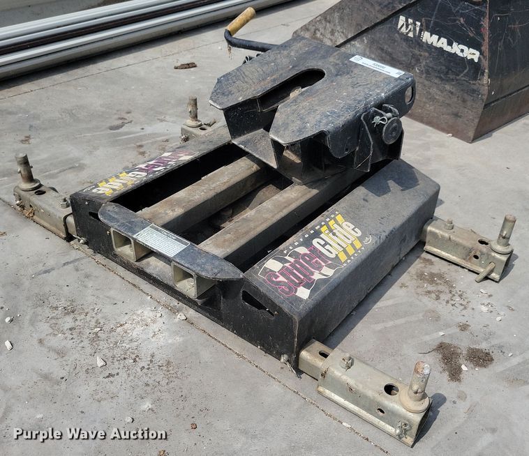 image for item IQ9890 Super Glide 3300  fifth wheel plate