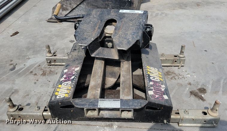 image for item IQ9890 Super Glide 3300  fifth wheel plate