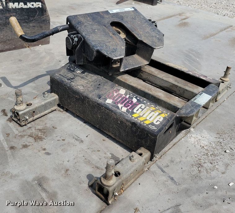 image for item IQ9890 Super Glide 3300  fifth wheel plate