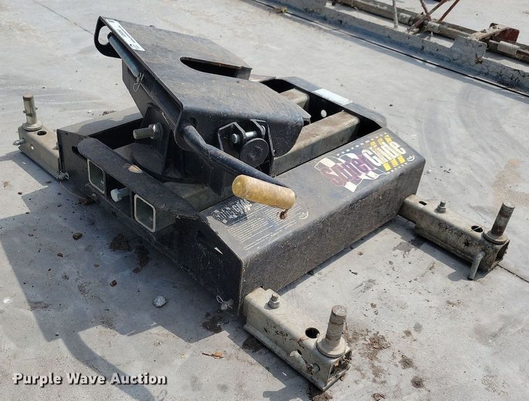 image for item IQ9890 Super Glide 3300  fifth wheel plate