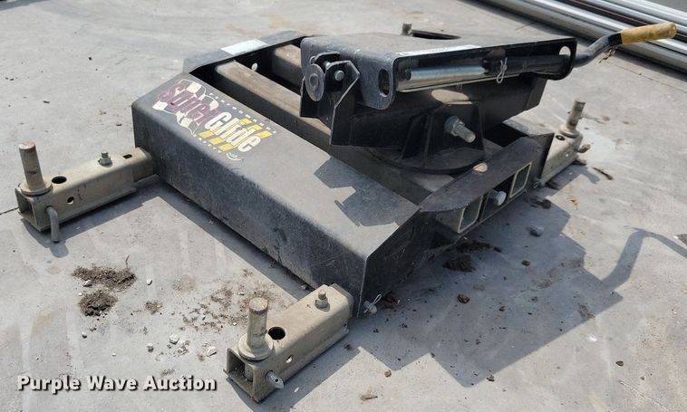 image for item IQ9890 Super Glide 3300  fifth wheel plate