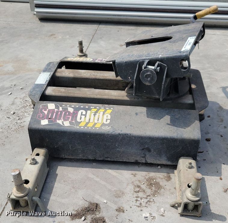 image for item IQ9890 Super Glide 3300  fifth wheel plate