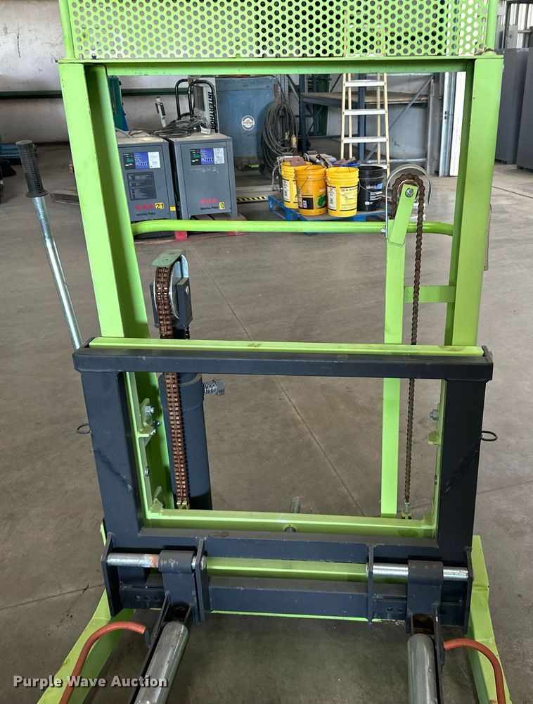 image for item JW9972 2010 ARI Hetra  AH-20330 high lift wheel dolly