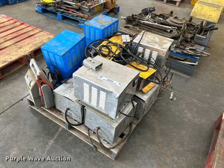 image for item JW9988 (7) forklift chargers