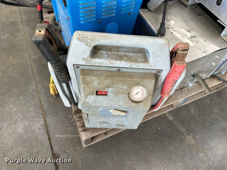 image for item JW9988 (7) forklift chargers