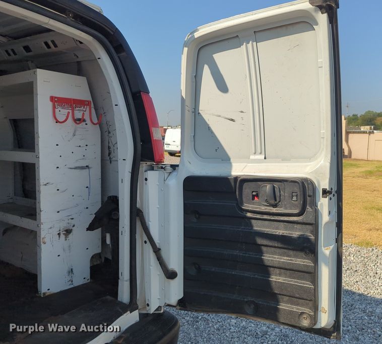 image for item KB9409 2018 Chevrolet Express G2500  van