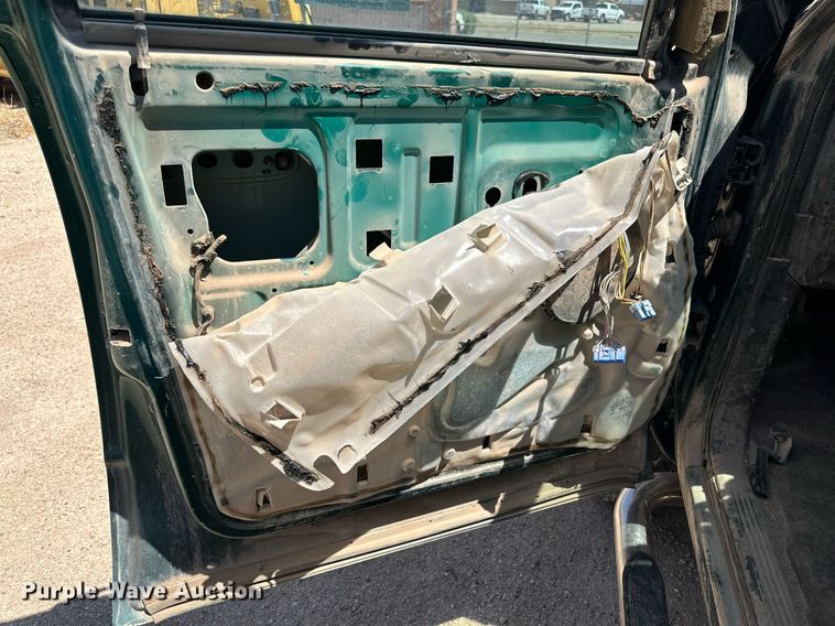 image for item KM9806 2003 Dodge Ram 2500  Quad Cab pickup truck