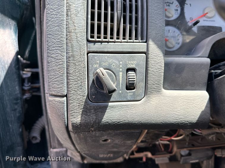 image for item KM9806 2003 Dodge Ram 2500  Quad Cab pickup truck