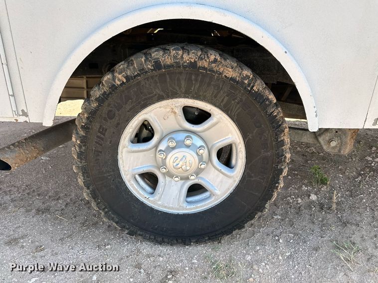 image for item KM9809 2014 Dodge Ram 2500HD  utility bed pickup truck