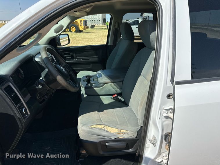 image for item KM9810 2015 Dodge Ram 1500  Quad Cab pickup truck