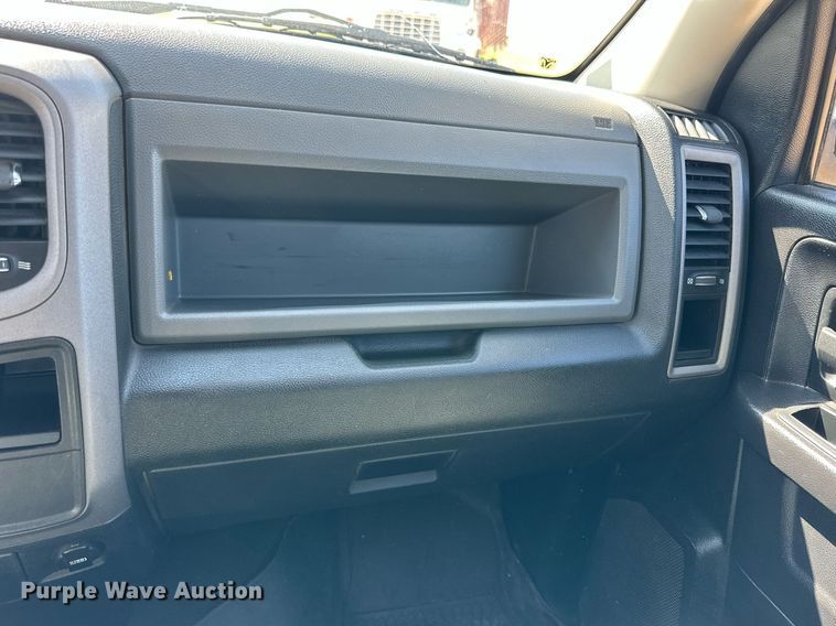 image for item KM9810 2015 Dodge Ram 1500  Quad Cab pickup truck