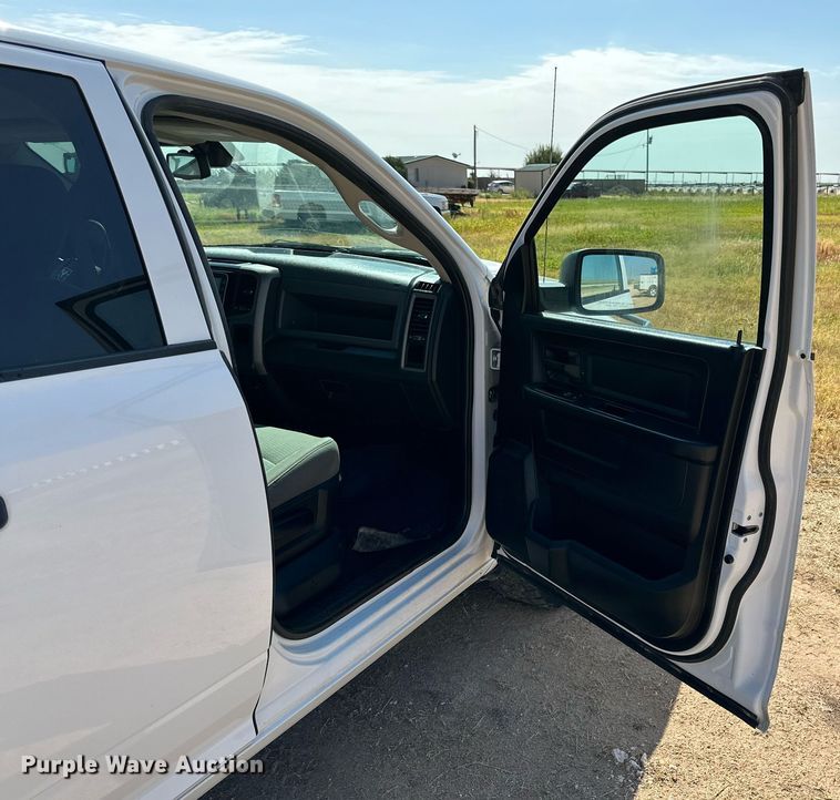 image for item KM9810 2015 Dodge Ram 1500  Quad Cab pickup truck