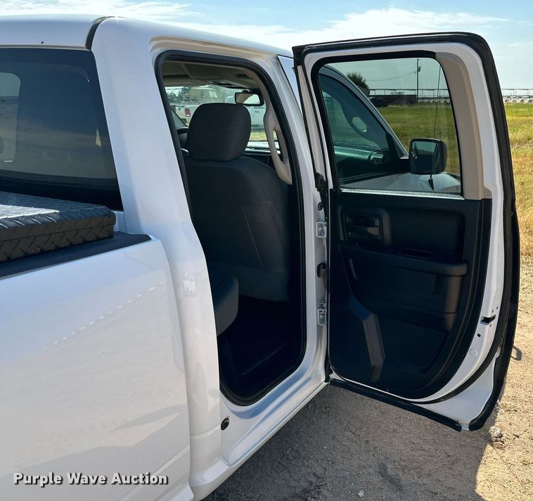 image for item KM9810 2015 Dodge Ram 1500  Quad Cab pickup truck
