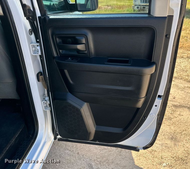 image for item KM9810 2015 Dodge Ram 1500  Quad Cab pickup truck