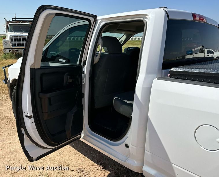 image for item KM9810 2015 Dodge Ram 1500  Quad Cab pickup truck