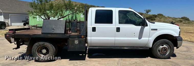 image for item KM9811 2006 Ford F350 Super Duty  Crew Cab flatbed pickup truck