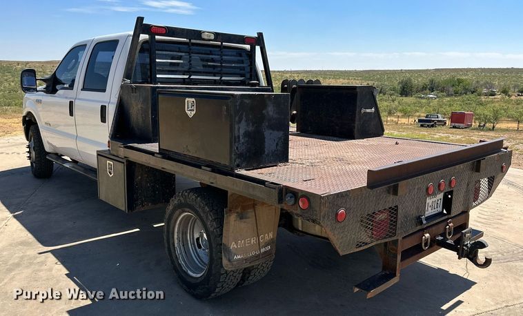 image for item KM9811 2006 Ford F350 Super Duty  Crew Cab flatbed pickup truck