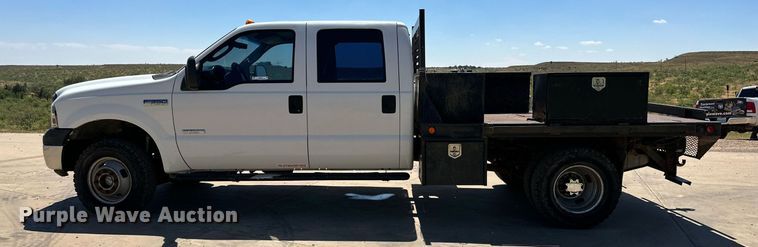 image for item KM9811 2006 Ford F350 Super Duty  Crew Cab flatbed pickup truck