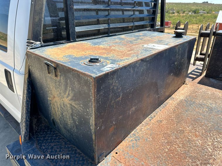 image for item KM9811 2006 Ford F350 Super Duty  Crew Cab flatbed pickup truck