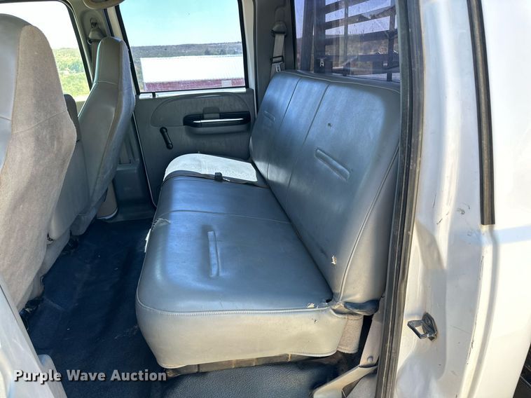 image for item KM9811 2006 Ford F350 Super Duty  Crew Cab flatbed pickup truck