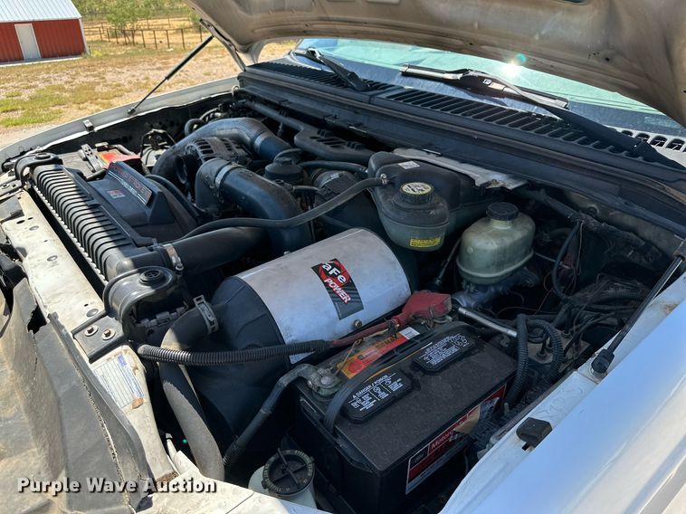 image for item KM9811 2006 Ford F350 Super Duty  Crew Cab flatbed pickup truck