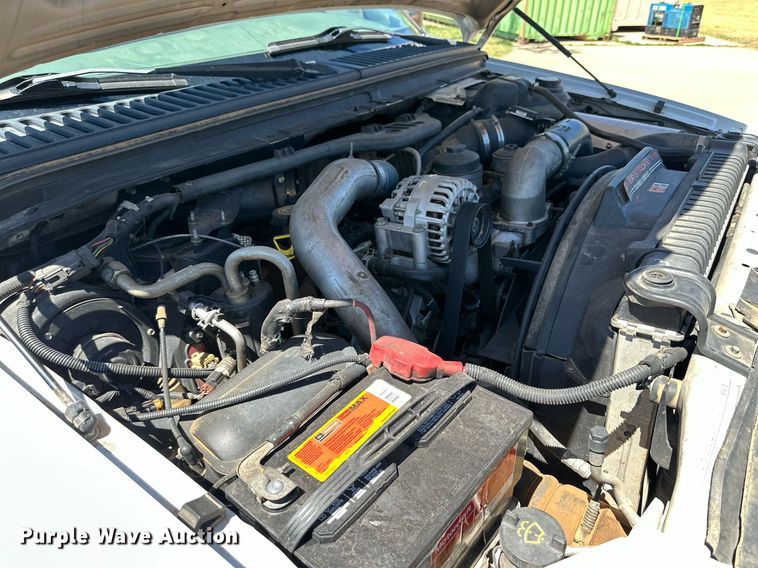 image for item KM9811 2006 Ford F350 Super Duty  Crew Cab flatbed pickup truck