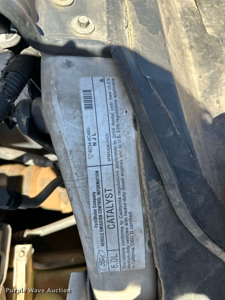 image for item KM9811 2006 Ford F350 Super Duty  Crew Cab flatbed pickup truck