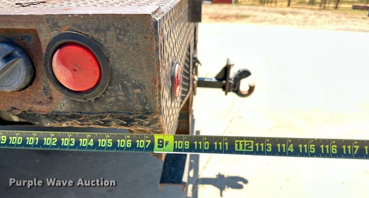 image for item KM9811 2006 Ford F350 Super Duty  Crew Cab flatbed pickup truck