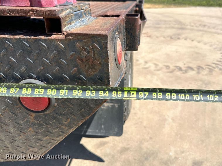 image for item KM9811 2006 Ford F350 Super Duty  Crew Cab flatbed pickup truck