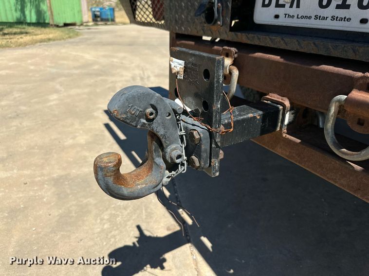 image for item KM9811 2006 Ford F350 Super Duty  Crew Cab flatbed pickup truck