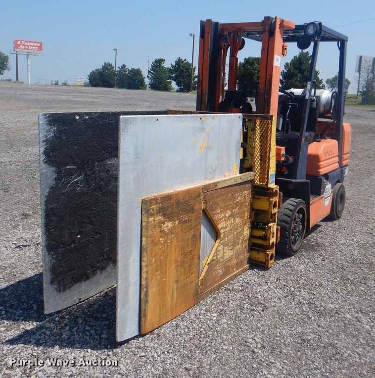 image for item KW9070 Toyota 5FGC30  forklift