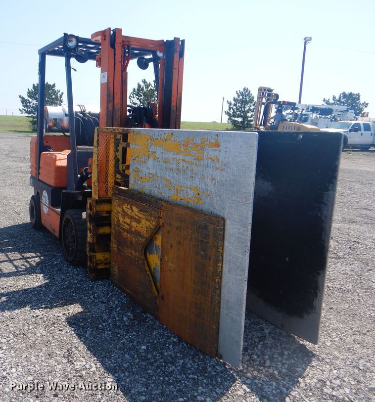 image for item KW9070 Toyota 5FGC30  forklift