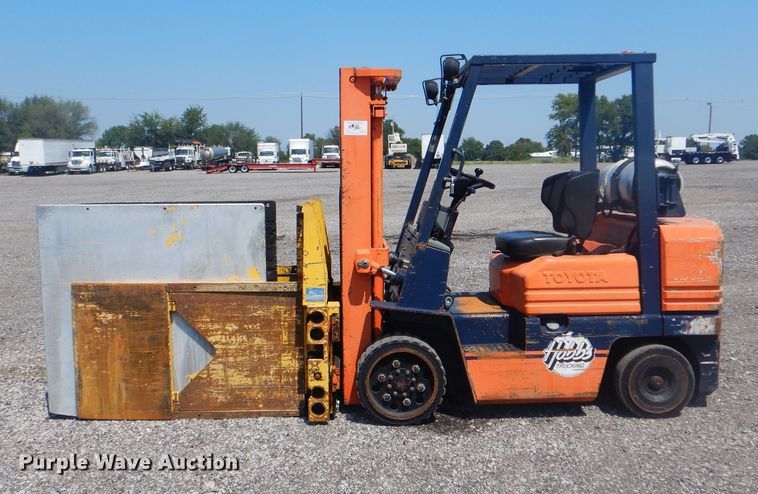image for item KW9070 Toyota 5FGC30  forklift