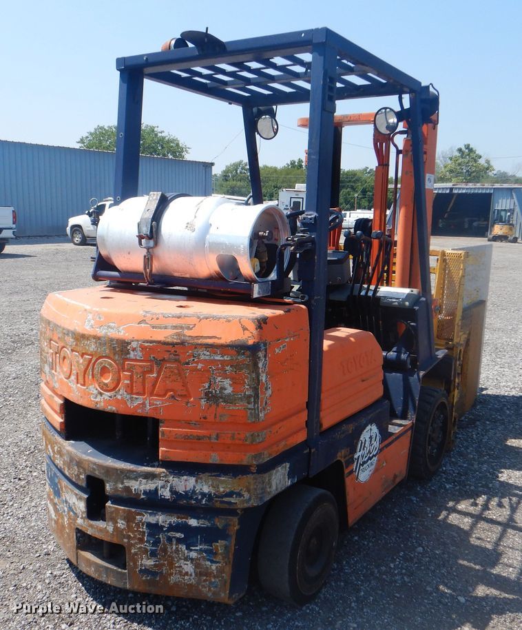 image for item KW9070 Toyota 5FGC30  forklift