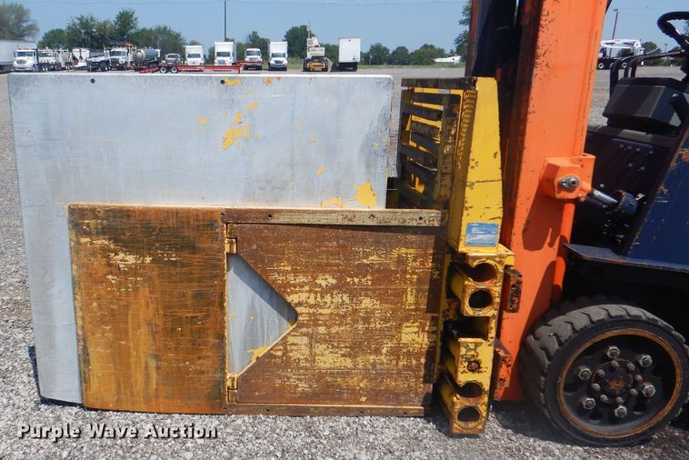 image for item KW9070 Toyota 5FGC30  forklift