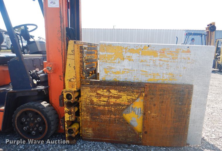 image for item KW9070 Toyota 5FGC30  forklift