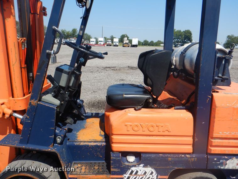 image for item KW9070 Toyota 5FGC30  forklift