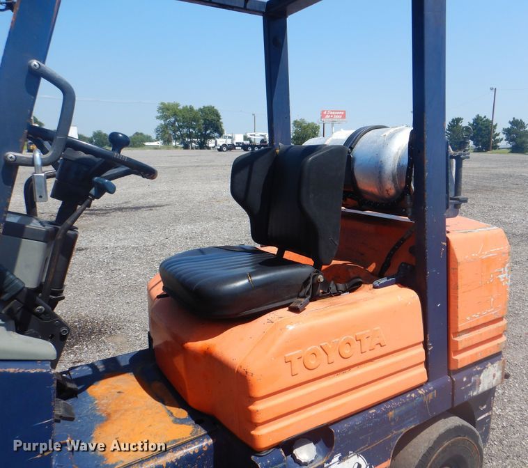 image for item KW9070 Toyota 5FGC30  forklift