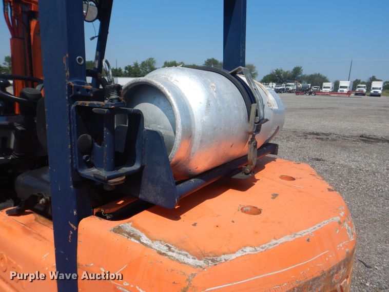 image for item KW9070 Toyota 5FGC30  forklift