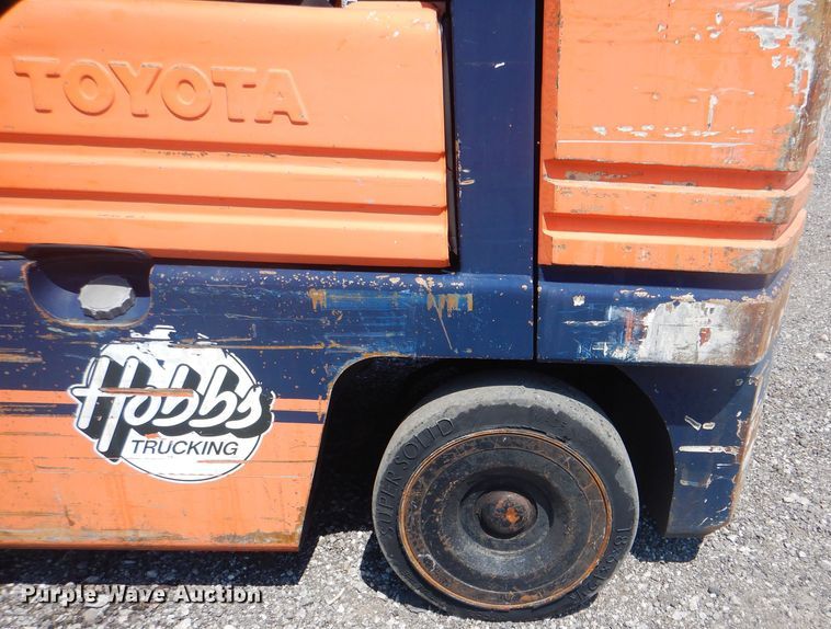 image for item KW9070 Toyota 5FGC30  forklift