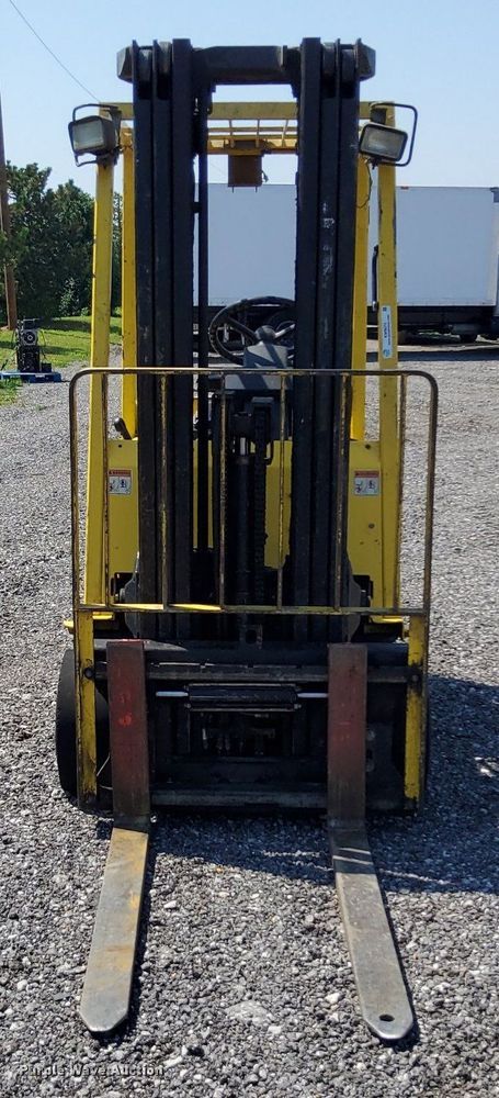 image for item KW9073 Hyster 30  forklift