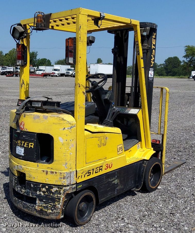 image for item KW9073 Hyster 30  forklift