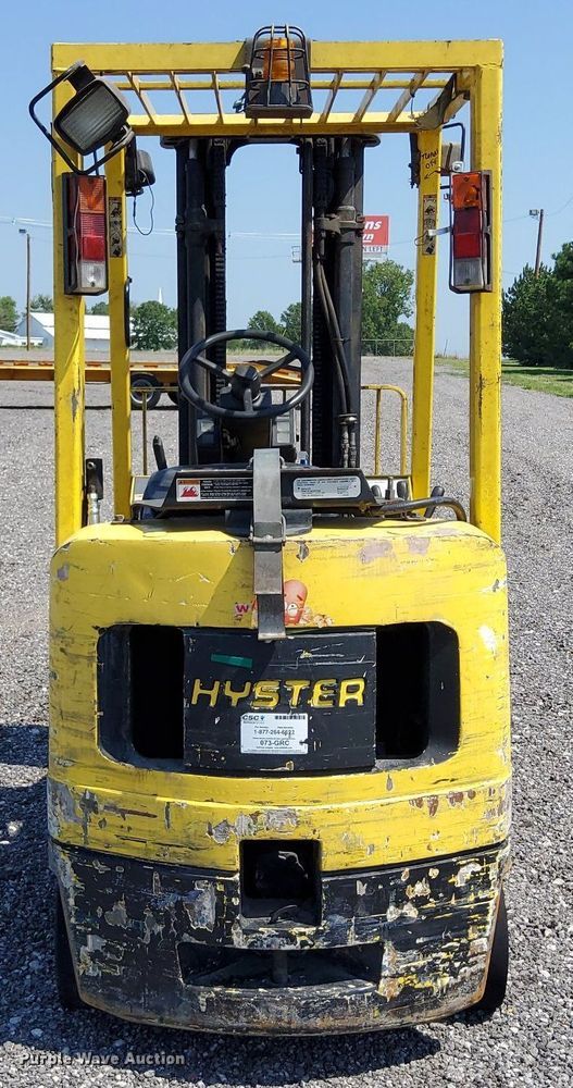 image for item KW9073 Hyster 30  forklift