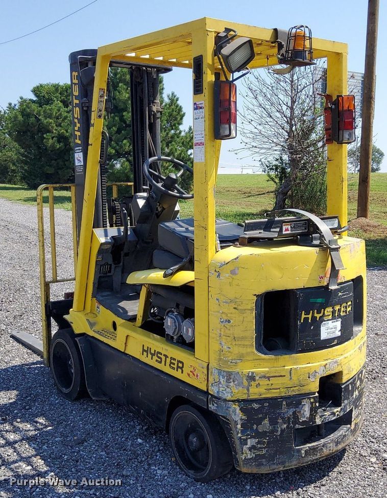image for item KW9073 Hyster 30  forklift