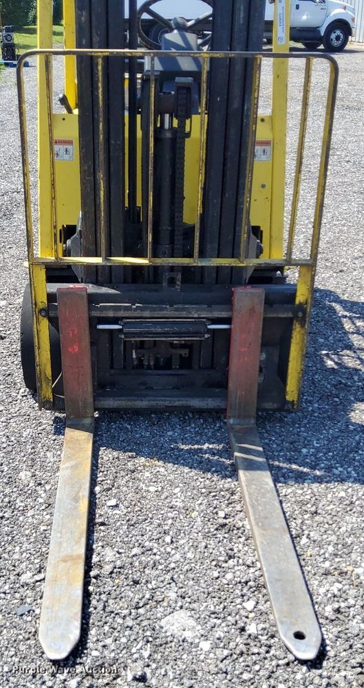 image for item KW9073 Hyster 30  forklift